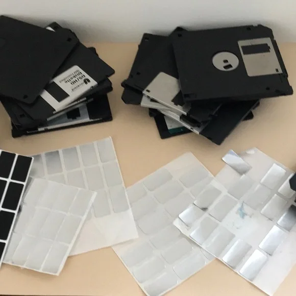 Floppy Disks 3.5 vintage red yellow black blue 63 sticky labels - Picture 4 of 6